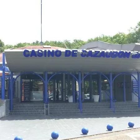 T3 En Duplex Avec Jardin Et Piscine דירה *