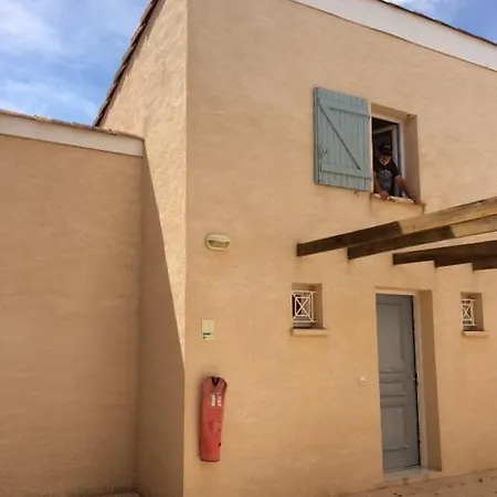 T3 En Duplex Avec Jardin Et Piscine