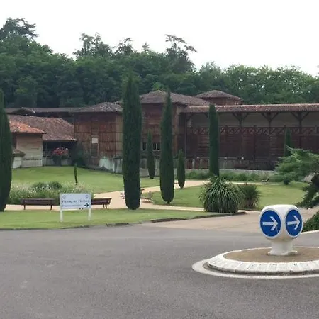 T3 En Duplex Avec Jardin Et Piscine דירה
