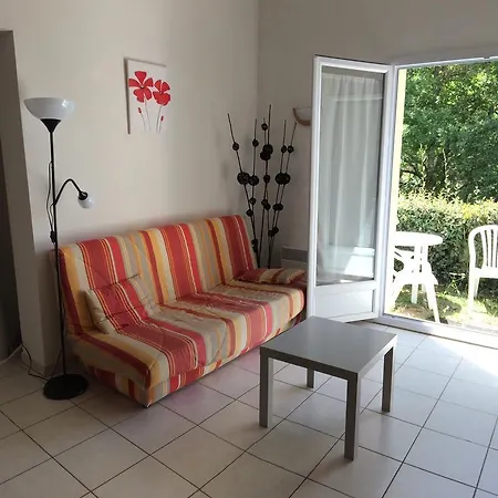 T3 En Duplex Avec Jardin Et Piscine דירה *