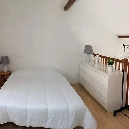 T3 En Duplex Avec Jardin Et Piscine *