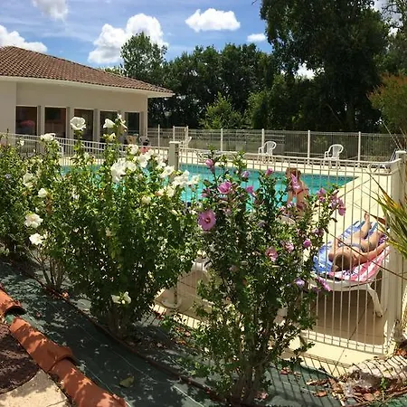 T3 En Duplex Avec Jardin Et Piscine דירה *